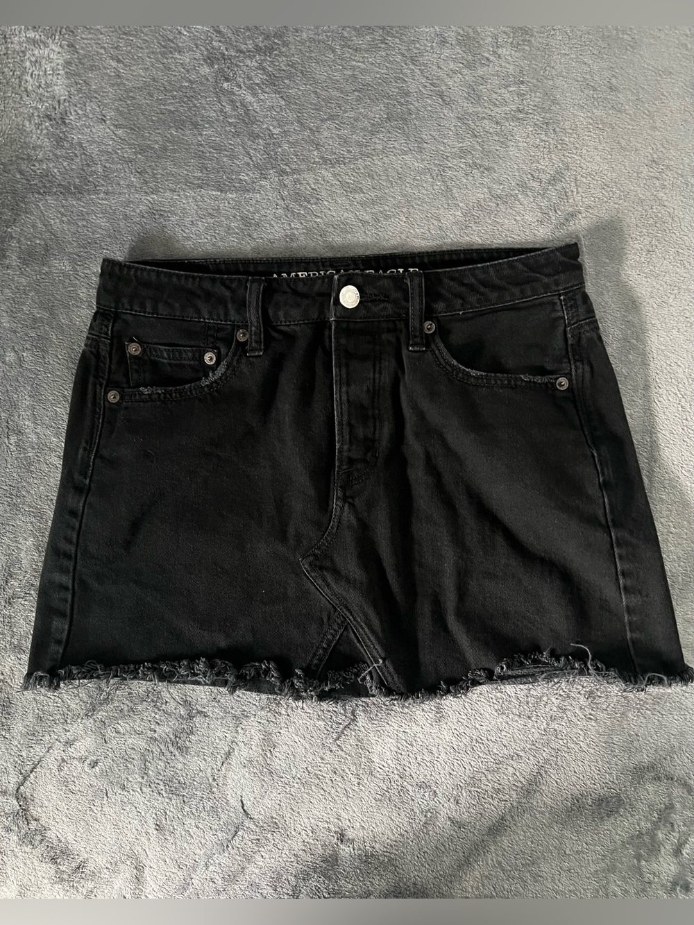 American Eagle Women’s Black Frayed Hem Denim Mini Skirt (4)
